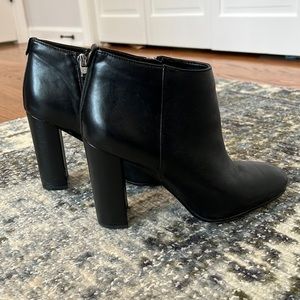 Sam Edelman high heeled booties w/ zippers inside of ankle- black sz 7 like new